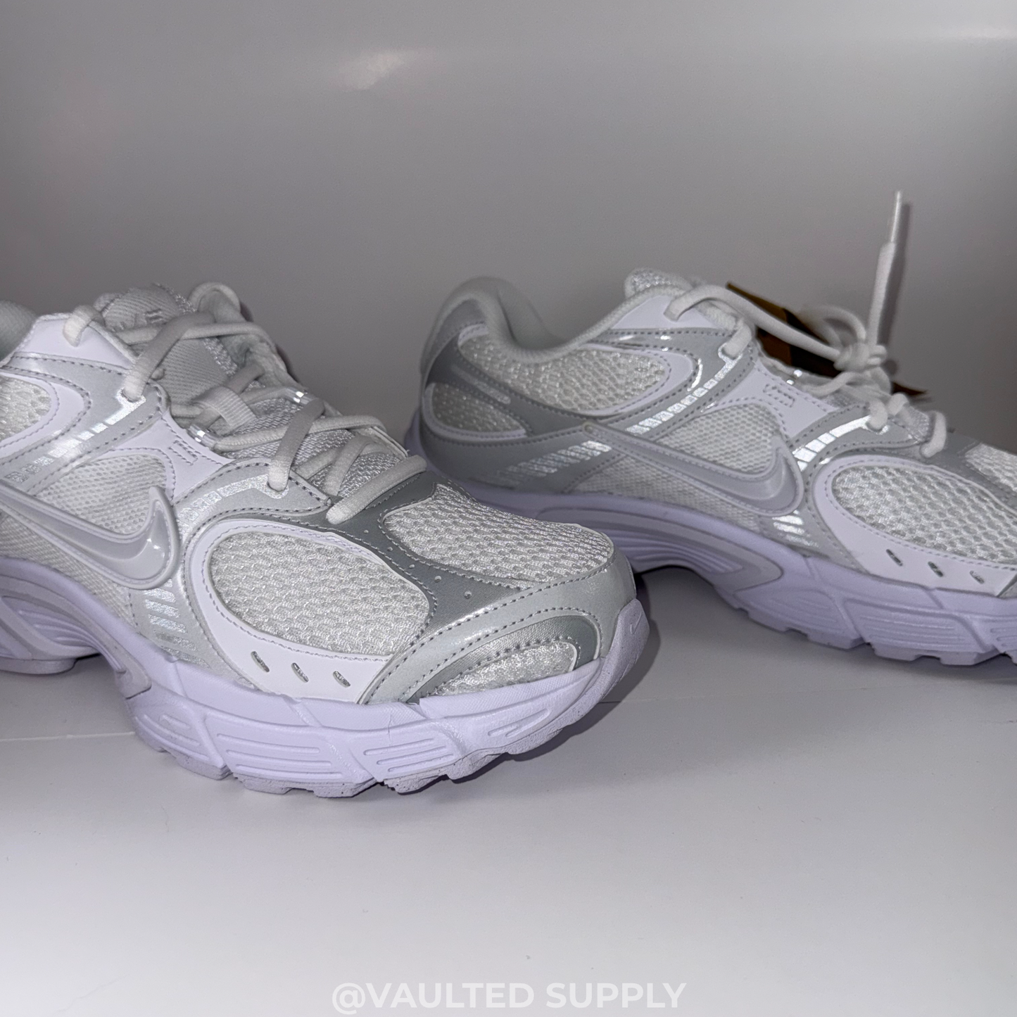 Nike V5 RNR Men’s Running Shoes White Silver Size 9 | Lightweight Breathable