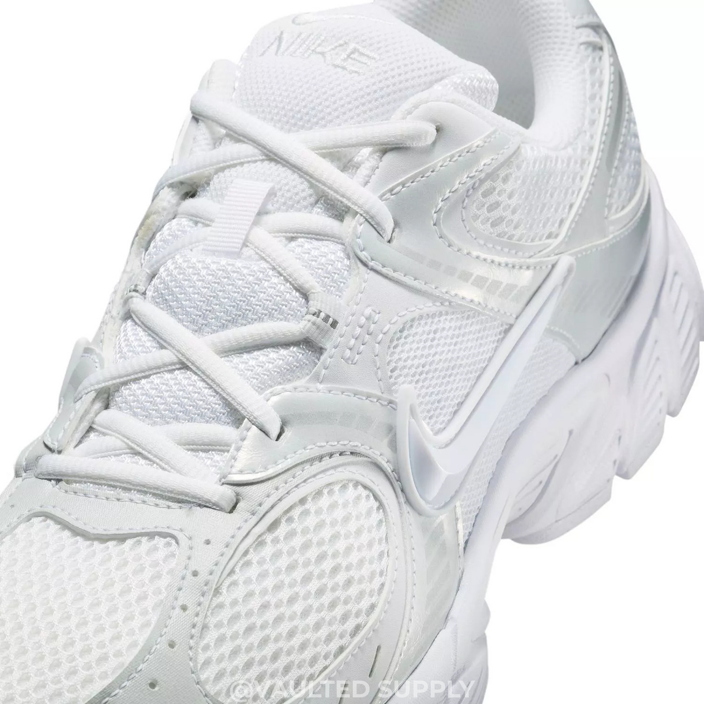 Nike V5 RNR Men’s Running Shoes White Silver Size 9 | Lightweight Breathable